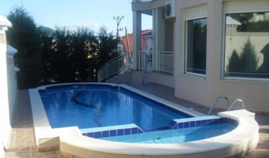 Villa for sale in Rruga e Elbasanit, Tirana, 560 m². Photo 1 of 12