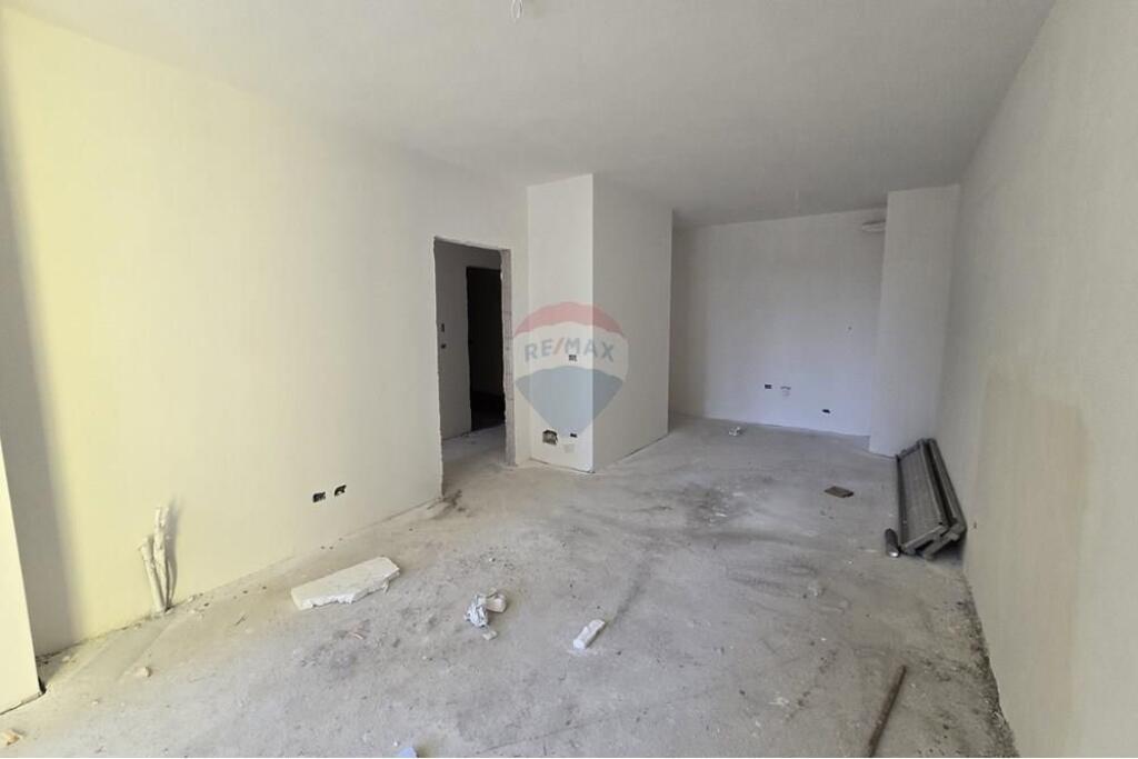 Apartment for sale in Univers City, Tirana, 104 m². Photo 2 of 3