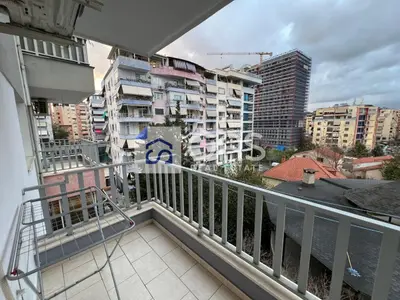 Apartament 2+1 me qera në Komuna e Parisit, Tiranë, 90 m². Foto 4 nga 4