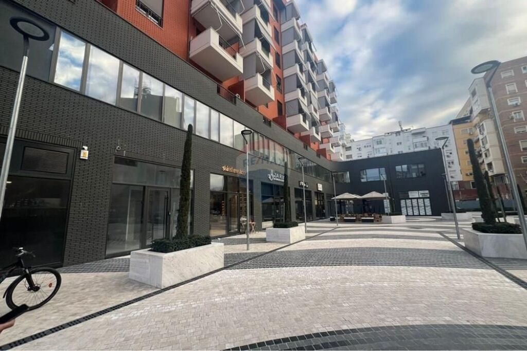 Ufficio in affitto a Kompleksi Delijorgji, Tirana, 565 m². Foto 2 di 3