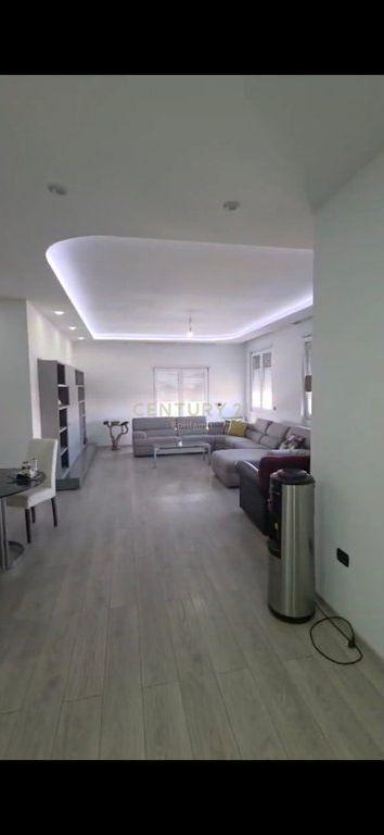 Appartamento 4+1 in affitto a Rruga Adria, Durazzo, 180 m²