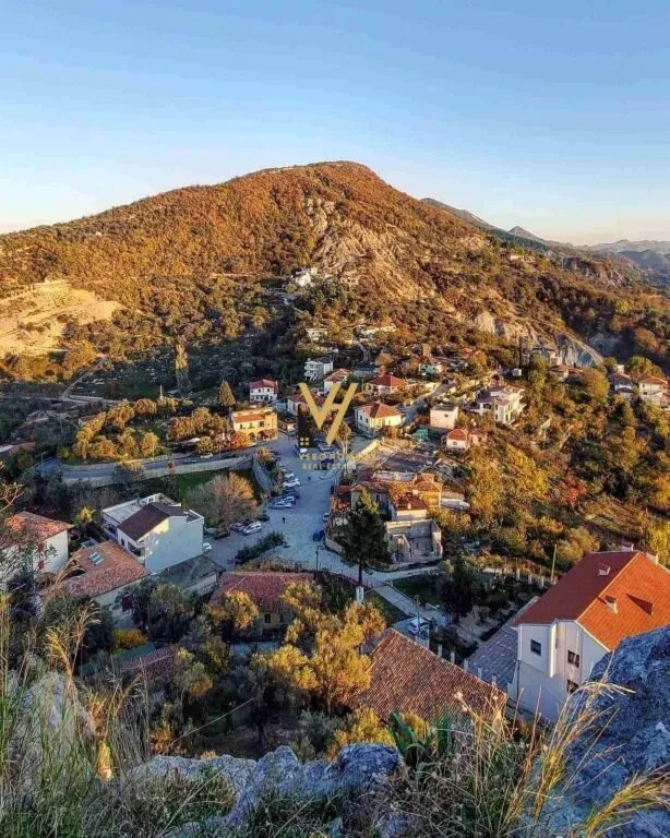 Tokë në shitje në Petrelë, Tiranë, 300 m². Foto 1 nga 1