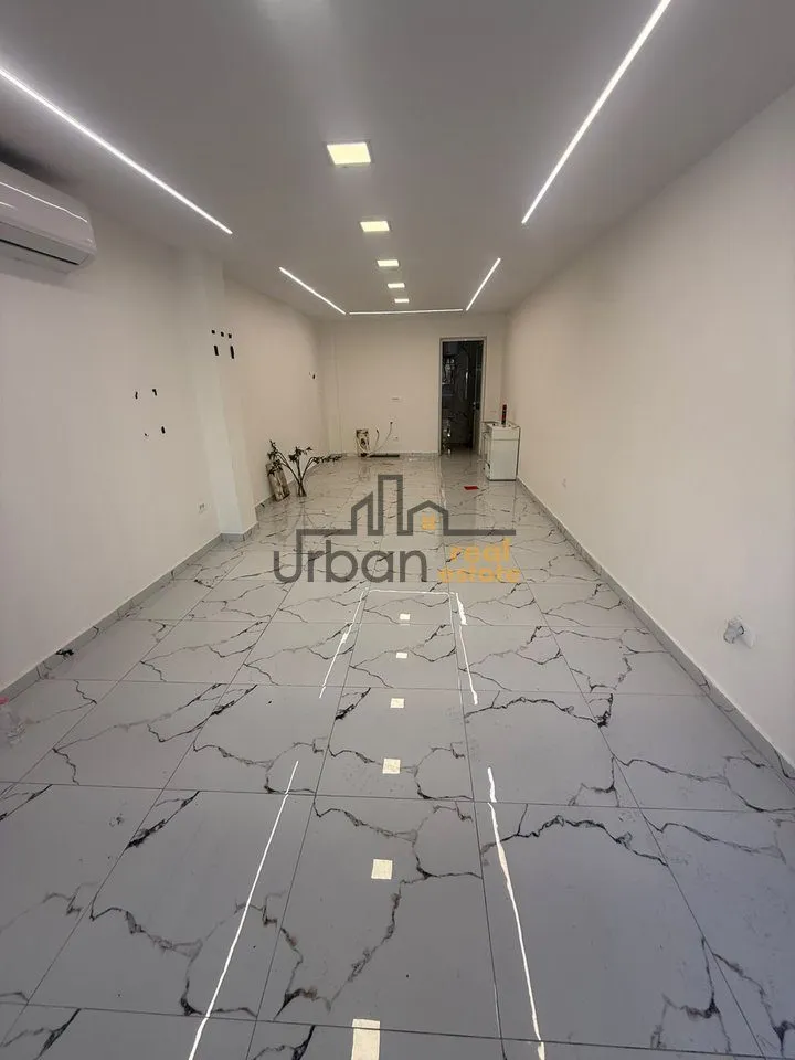 Negozio in affitto a Bulevardi Bajram Curri, Tirana, 37 m². Foto 1 di 4