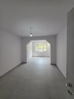 Apartment for sale in Materniteti i Ri, Tirana, 94 m². Photo 2 of 6