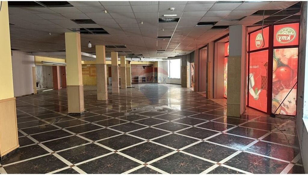 Shop for sale in Rruga Mihal Grameno, Tirana, 1,000 m². Photo 3 of 3